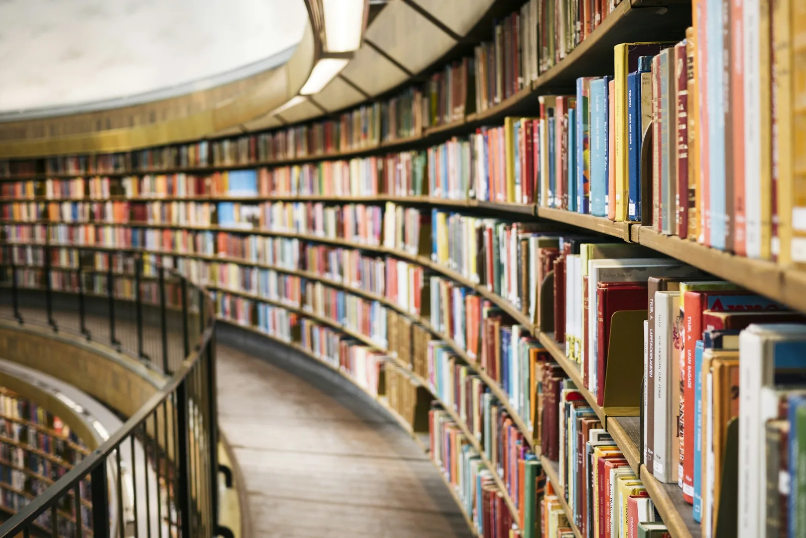 独学者向けオンライン学習プラットフォームの構造的な違い — Coursera・edX・Udemy・LinkedIn Learning